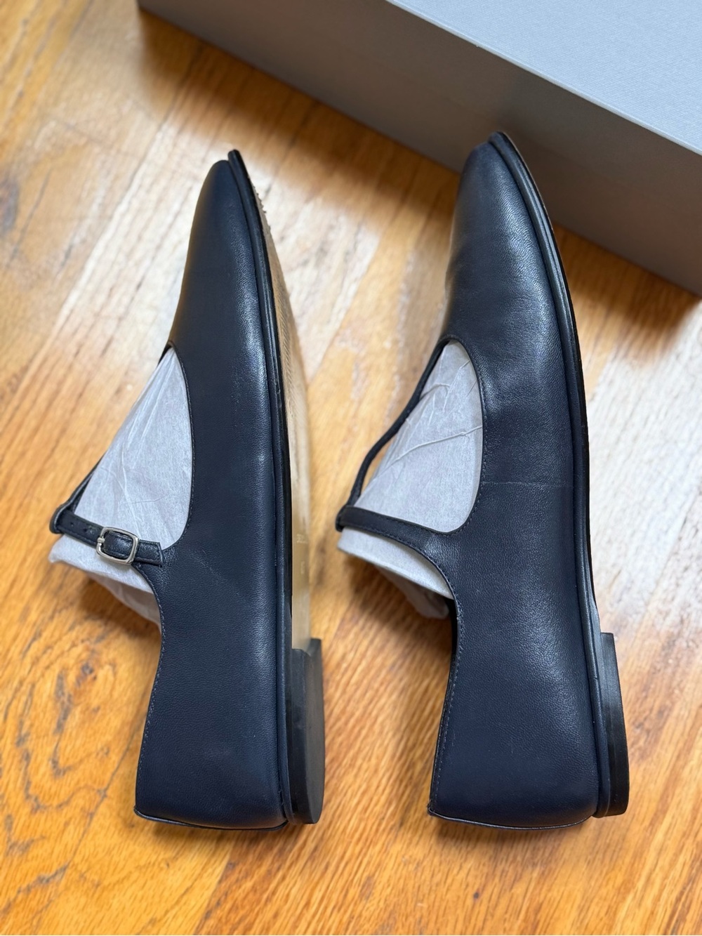 Everlane Navy Leather T-Strap Flat, 8.5 - Picture 6 of 9